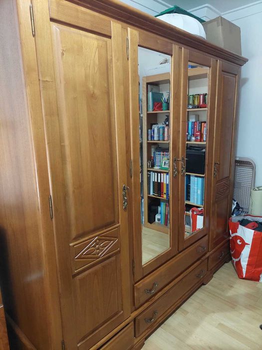 Roupeiro de Nogueira 2 metros de comprimento