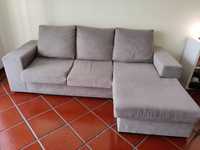 sofá cinzento com chaise-longue