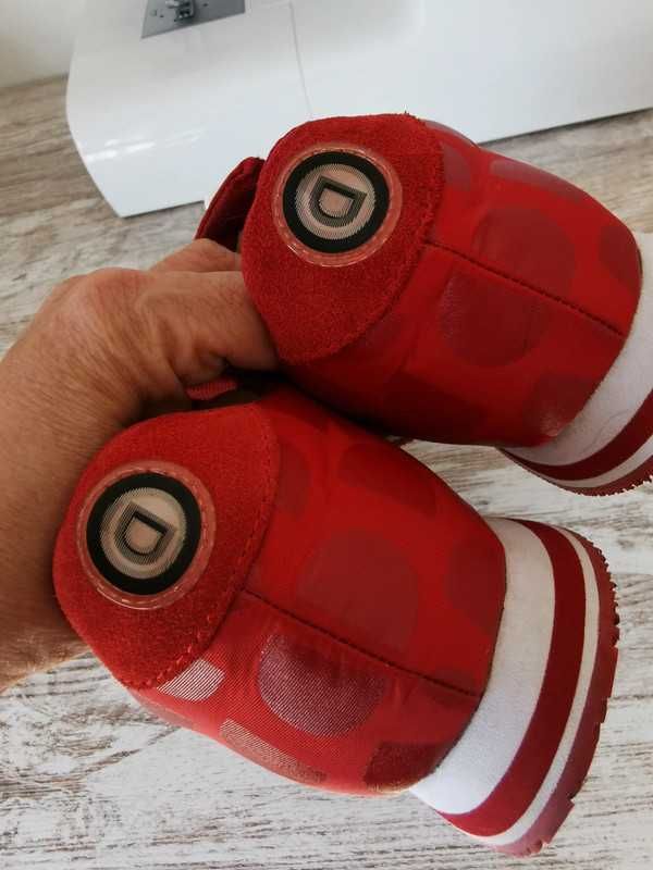 Ténis da marca Desigual, vermelhos, tamanho 37