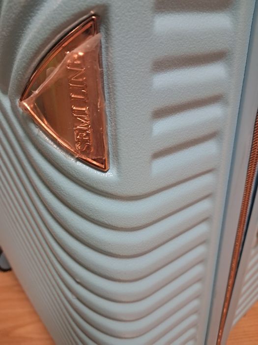 Walizka  na 4 kółkach, niebieska. 60/40/25.