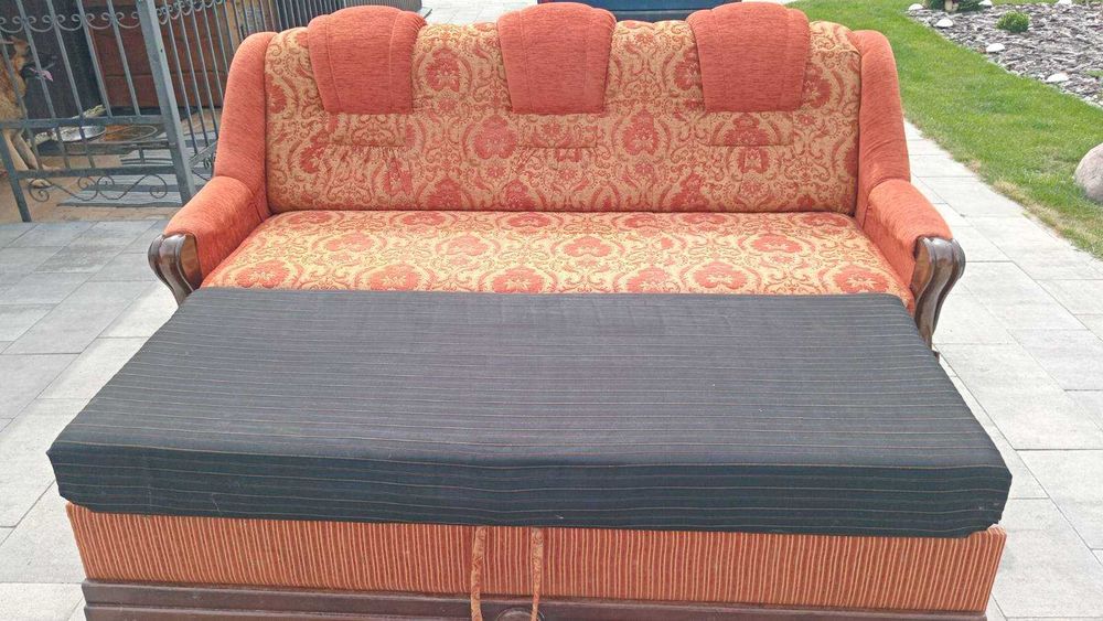 Диван  мягкий, розкладний  зі вставками натурального дерева