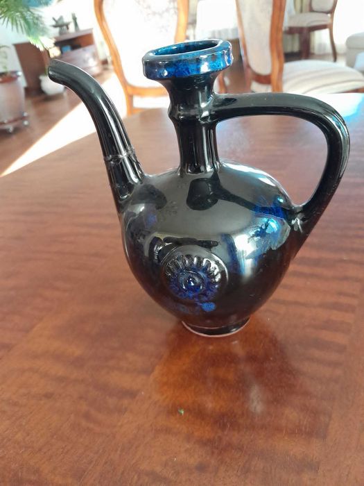 Dzbanek granatowo-niebieski z czasów PRL