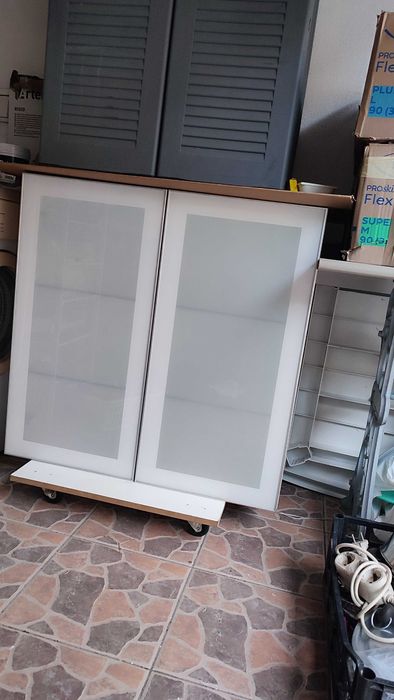 Móvel aparador com 2 portas