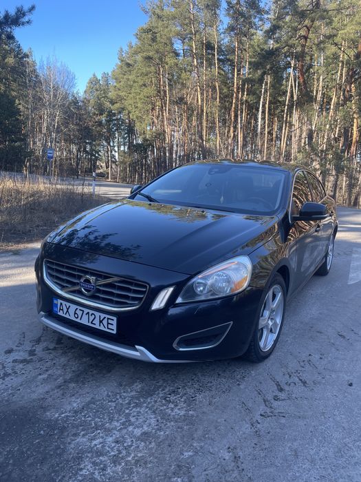 Автомобиль Volvo s60 2,5т