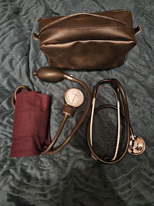 Ciśnieniomierz zegarowy ze stetoskopem
