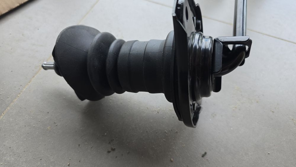 Mocowanie koła  Toyota lexus 51900-0e042 carrier assy spare wheel