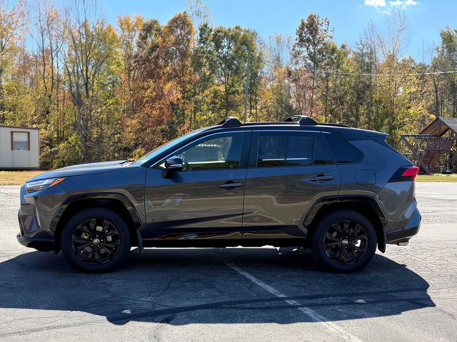 Toyota RAV4      2022