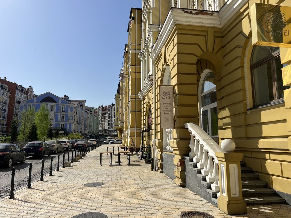 Фасадне приміщення на Воздвиженці, Презентабельна вхідна група!