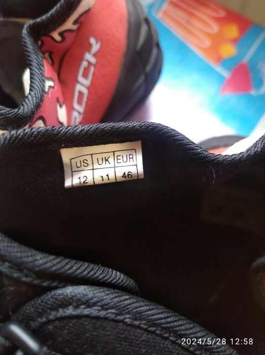 Скальні бутси   іде на 42-43розмір