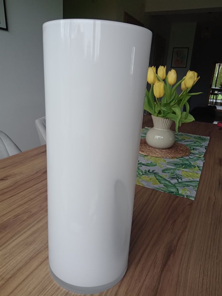 Piękny duży szklany wazon,  tuba,biały