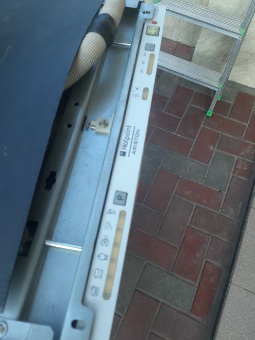 Посудомоная машина Hotpoint Ariston,,состояние-рабочее,документы