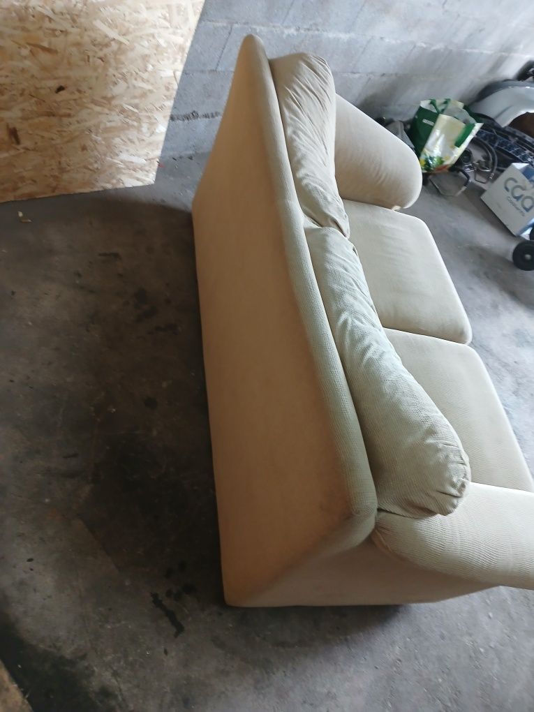 Vendo sofá-cama.