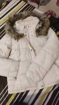 Продам женскию зимнюю  куртку размер 50-52