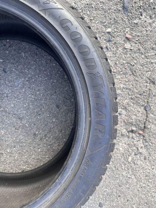 Зимова гума 235/45/r18