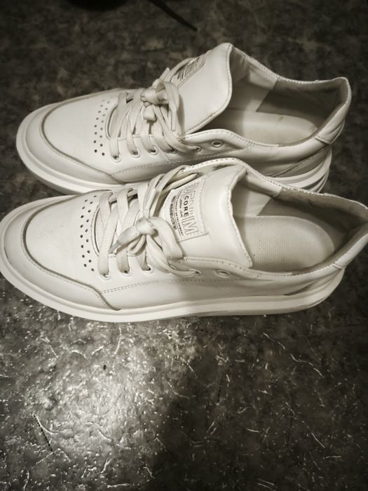 Кеди білі.        Натуральна шкіра