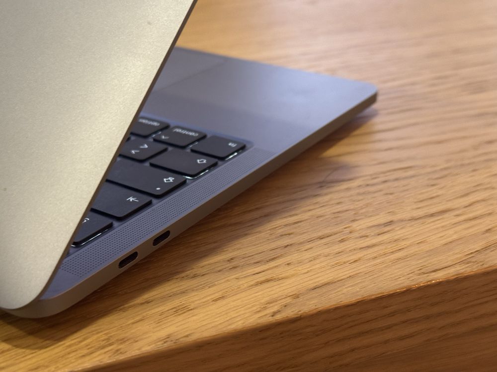Macbook Pro 2020 i5 (último com intel)