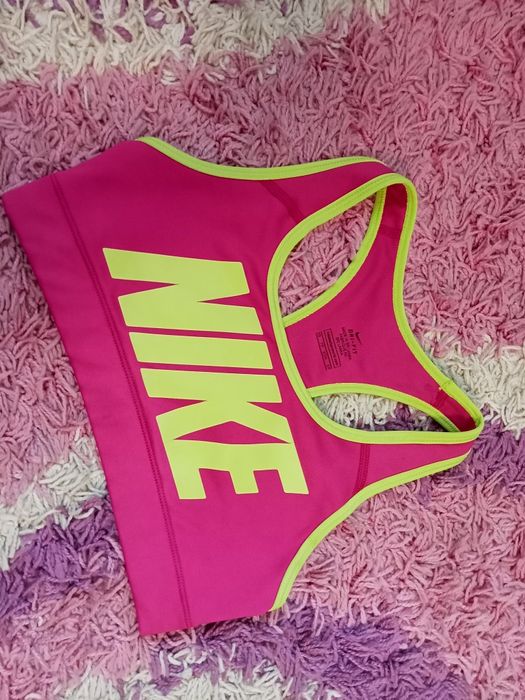 Продам спортивний топ Nike