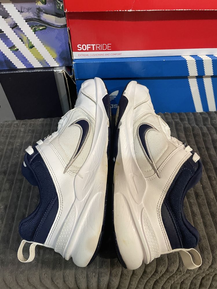 Чоловічі кросівки Nike Defyallday 43(27,5см) оригінал