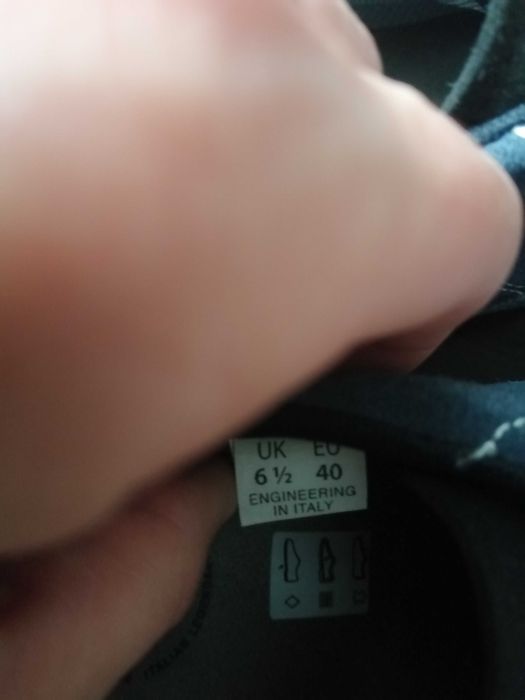 Трекінгові кросівки