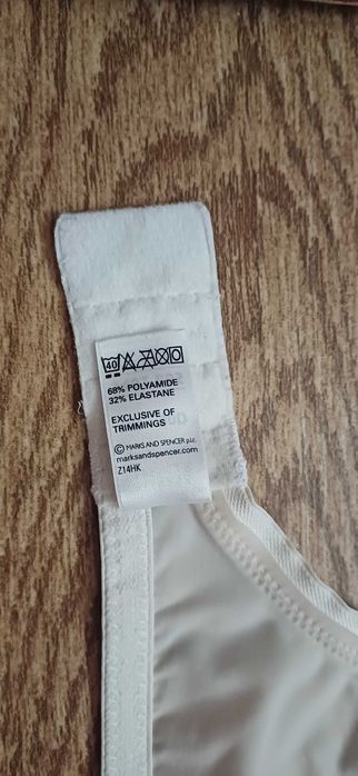 Kremowy biustonosz Marks & Spencer r. 90 D