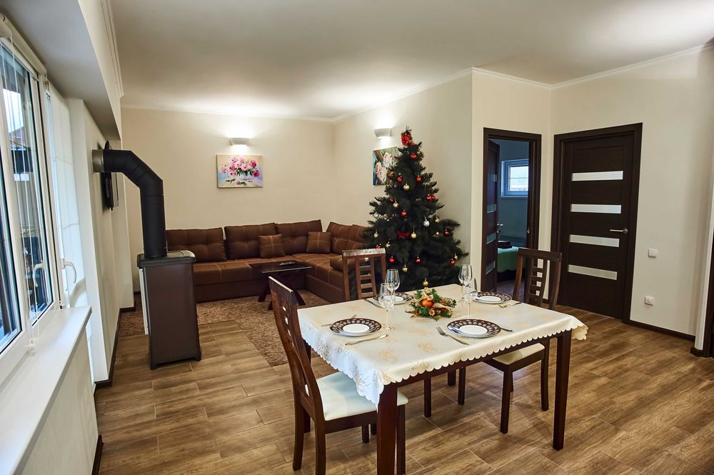 Апартаменти з кухнею та басейном для 2х або 4х, біля Буковелю, Карпати