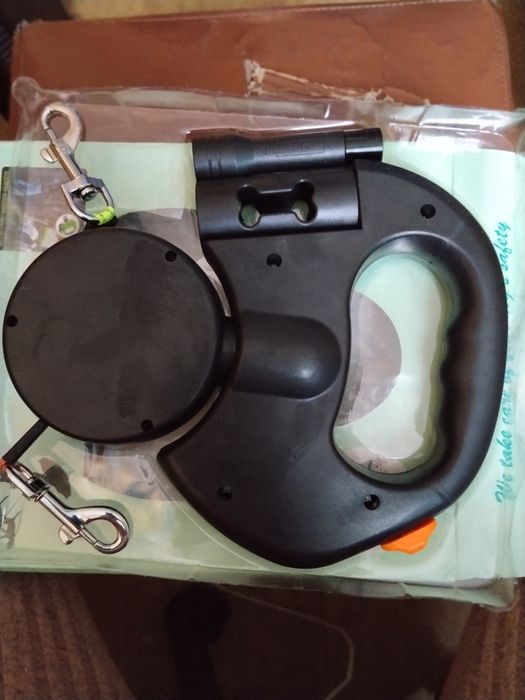 Podwójna smycz automatyczna/zwijana dla dwóch psów.