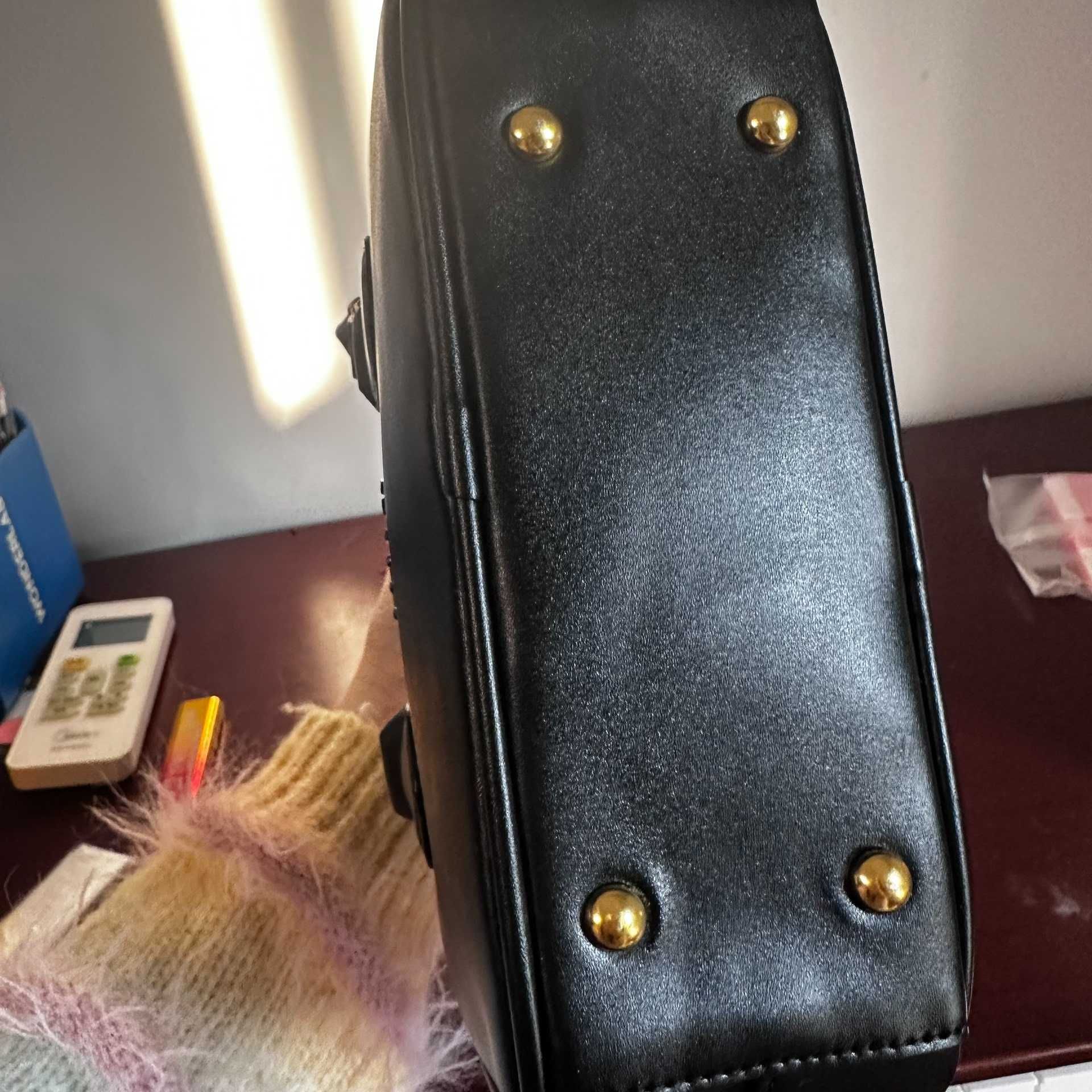 Torebka Miu Miu czarna - must-have sezonu w stylowej odsłonie