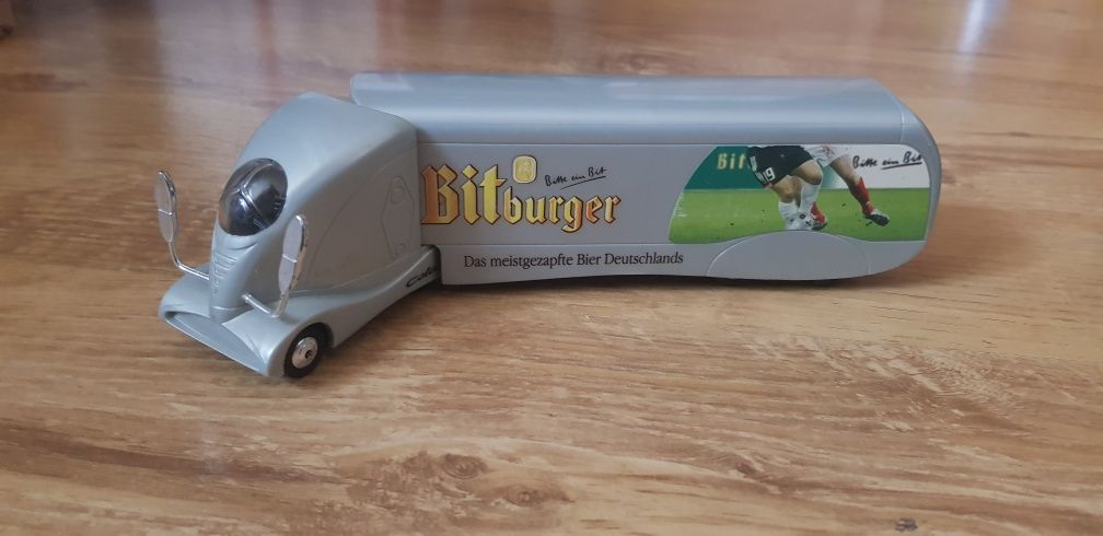 SCANIA ciężarówka z przyczepą 1/87 Bitburger model HO
1:87 HO
SCANIA
B