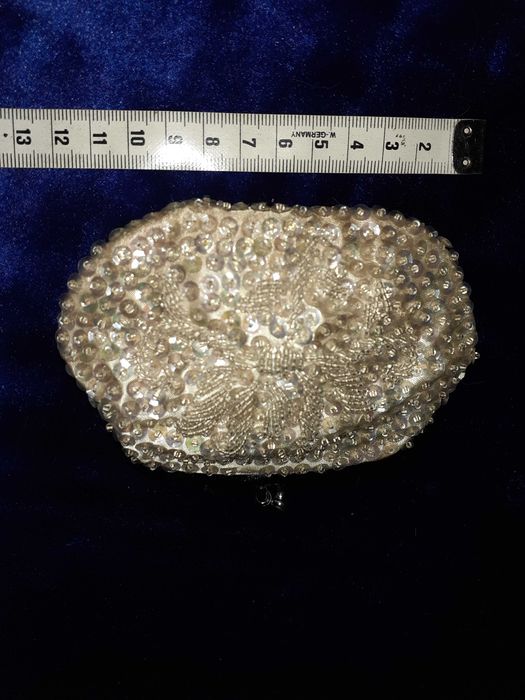 Mala de Senhora toda em Missangas