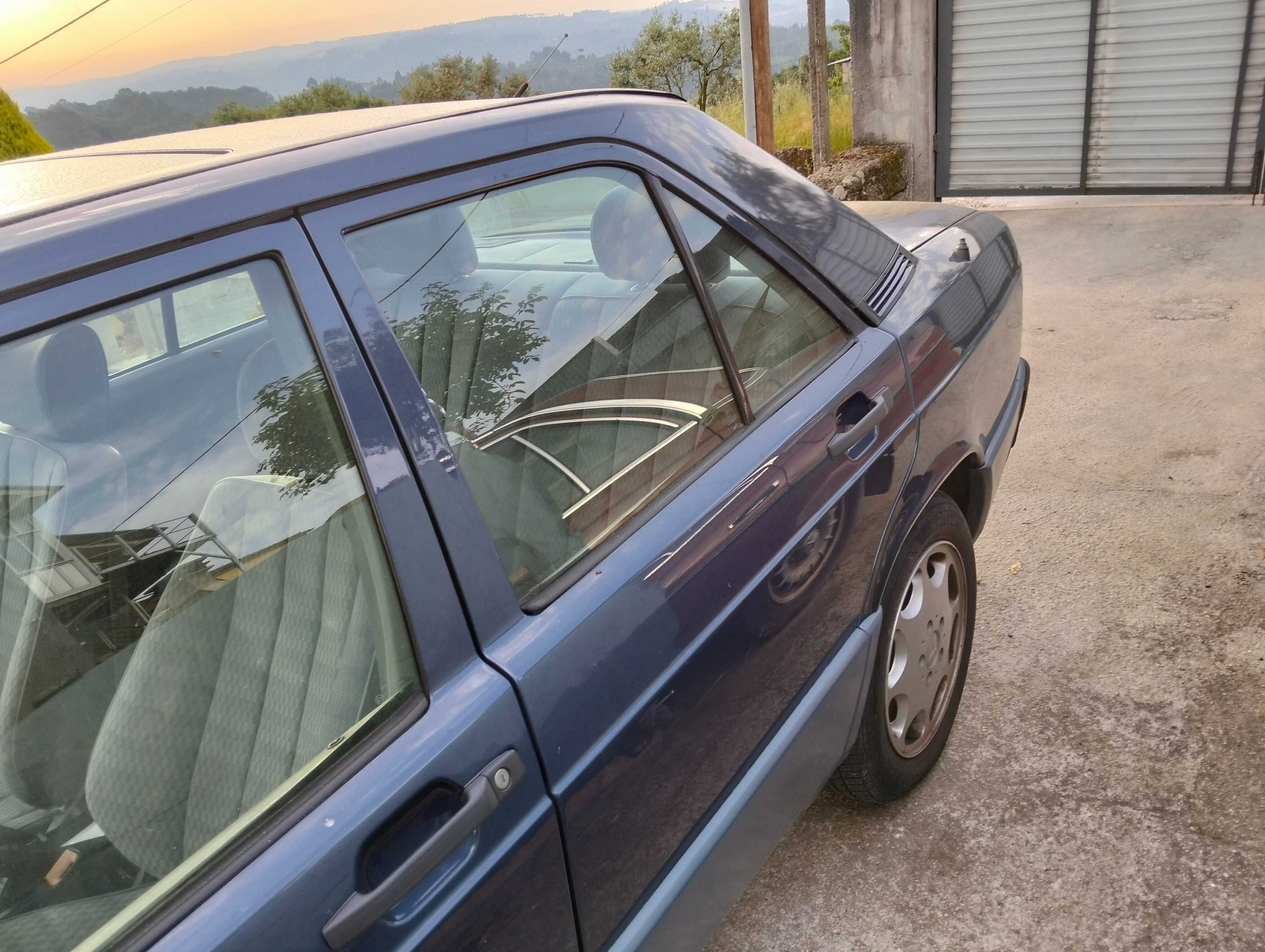 Venda de Mercedes 190 em muito bom estado