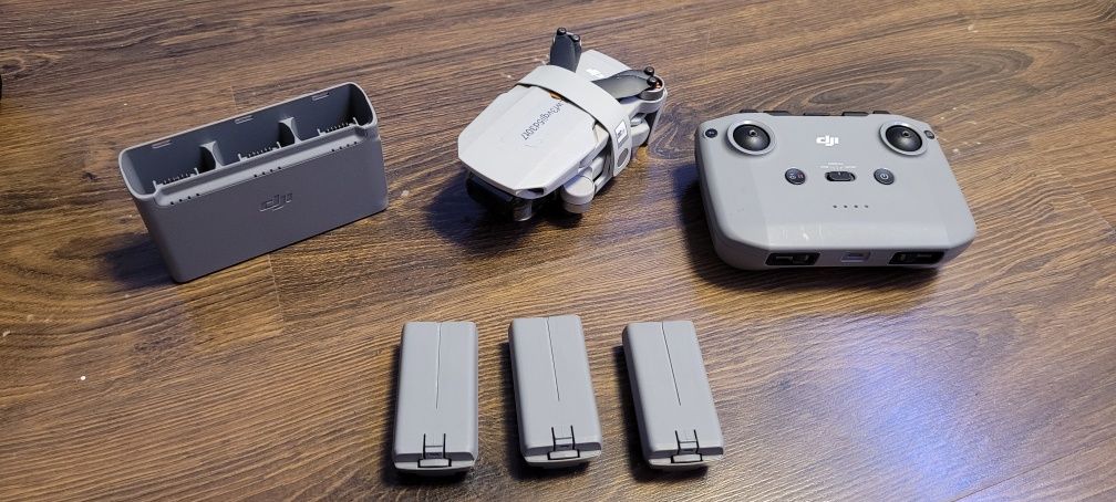 Dron DJI Mini 2 SE Fly More Combo + DJI Care
