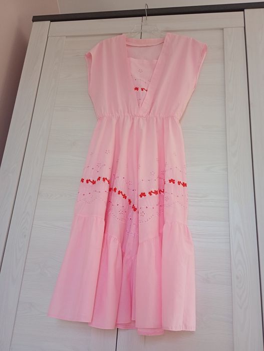 Romantyczna sukienka różowa w stylu Sanah