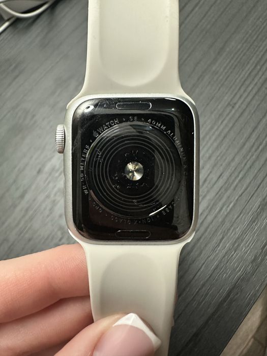 Продаю Apple Watch SE 1