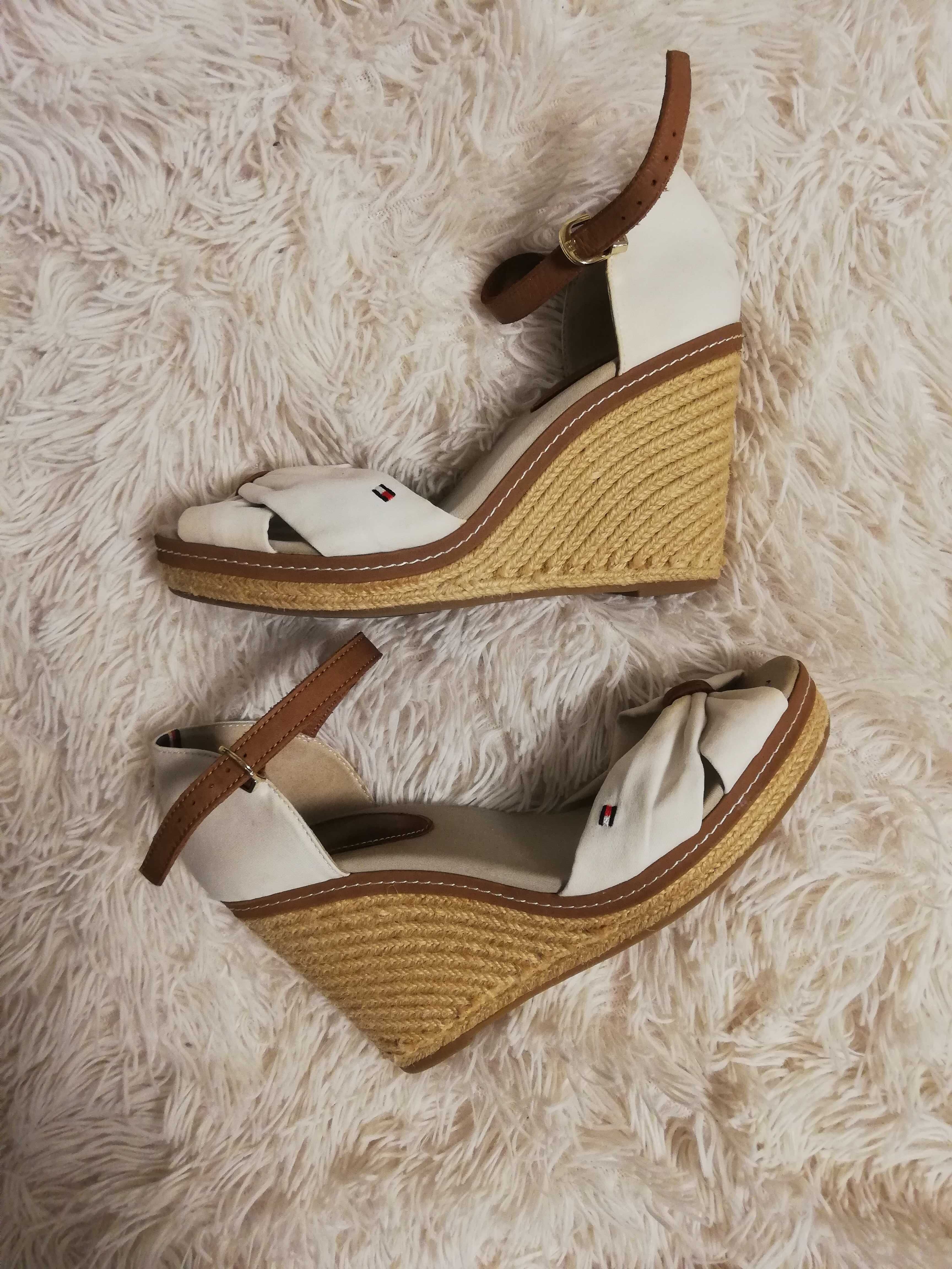 sandały Tommy Hilfiger 40 sandały 40 Tommy Hilfiger na koturnie skóra