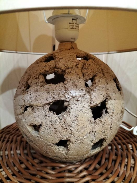 Lampka nocna z oryginalną podstawą