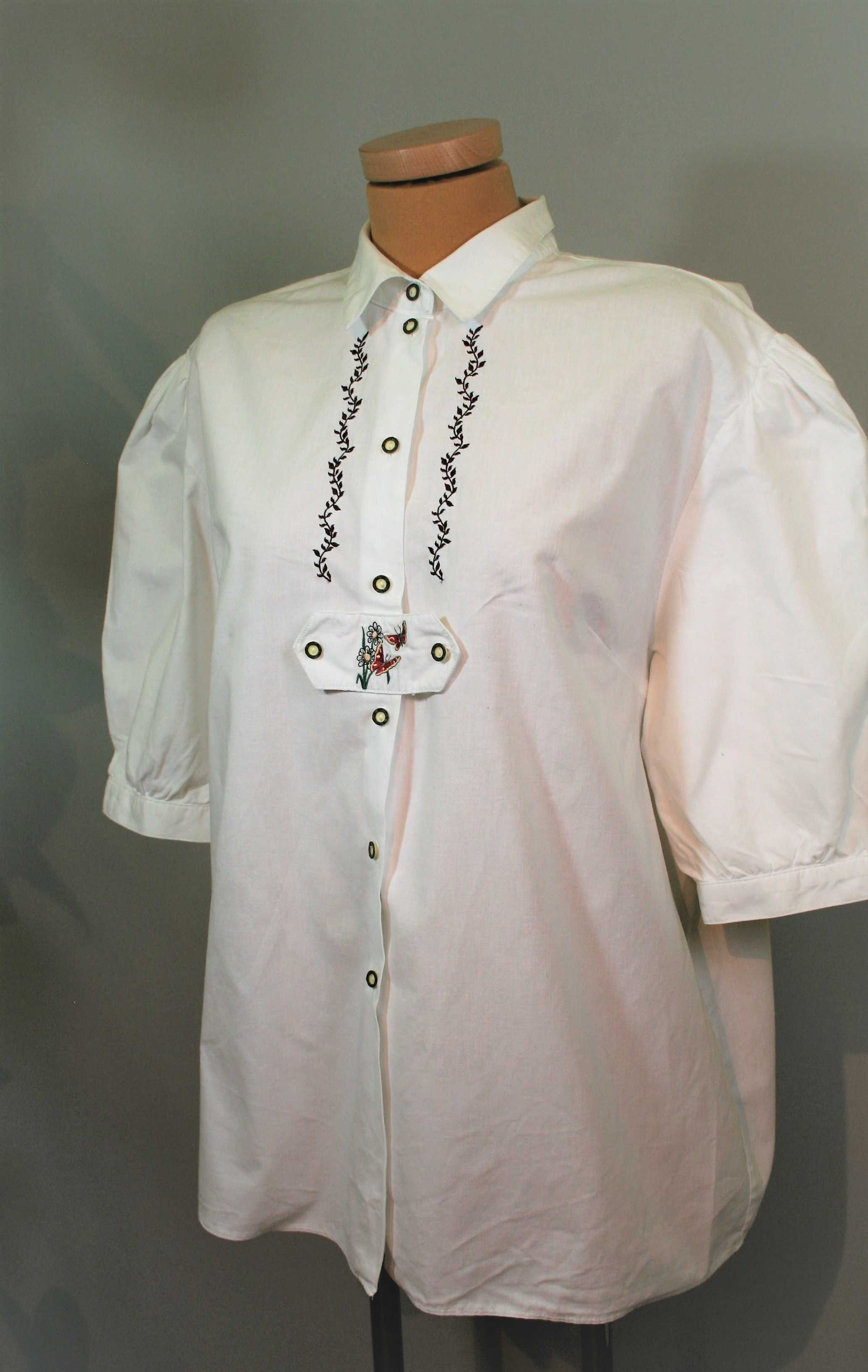 Bluzka tradycyjna, biała bawełniana  Bawaria, Niemcy, haftowana Rz. L