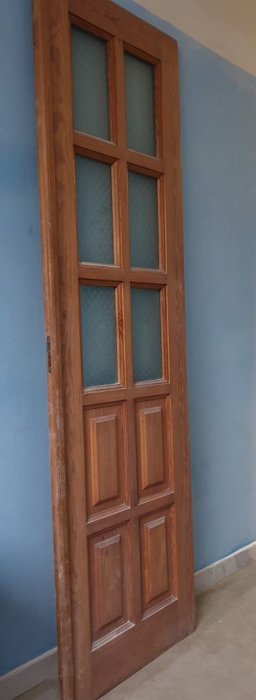 Двери межкомнатные деревяные,2шт