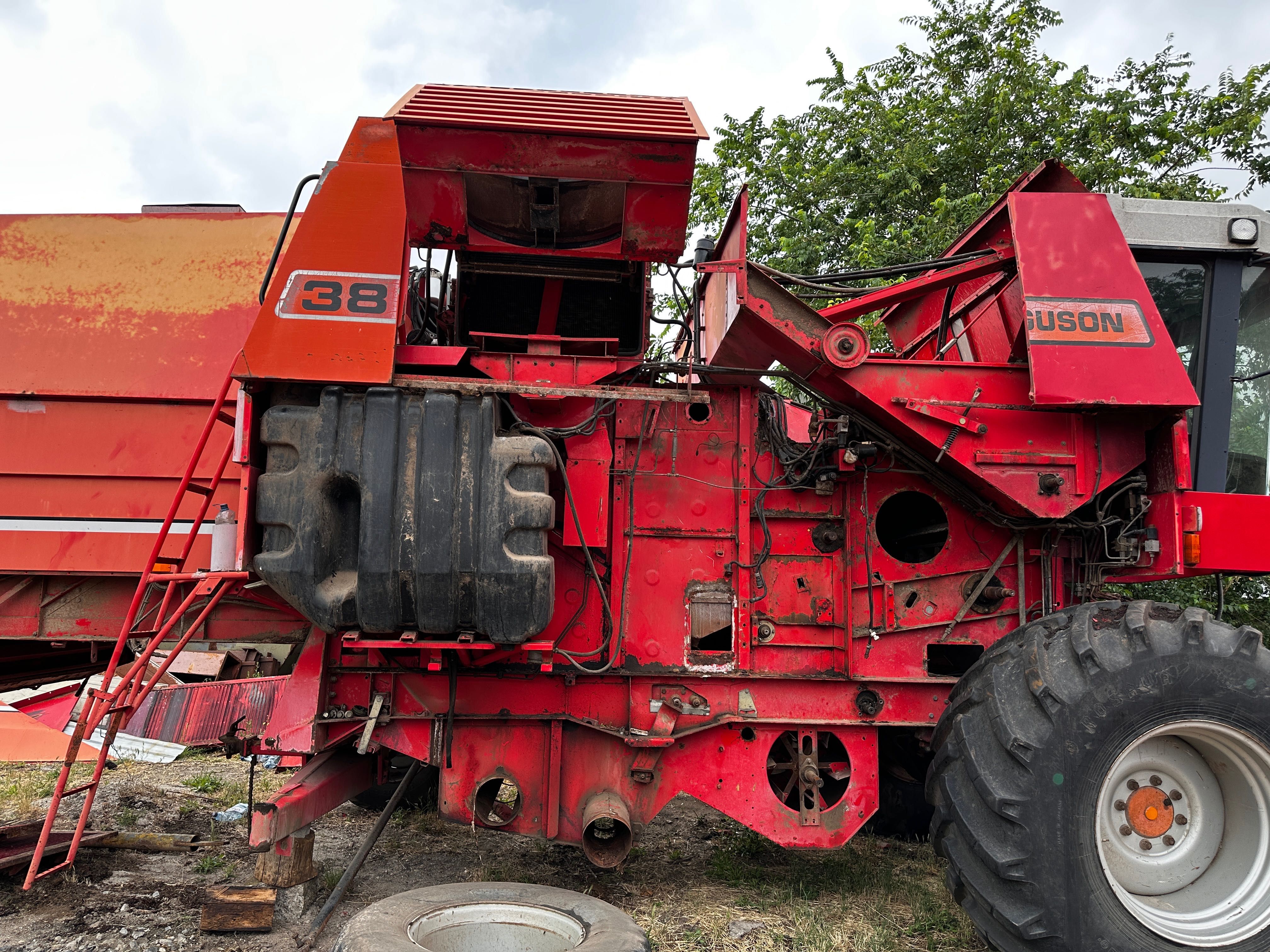 Розбірка комбайну Massey Fergusson 40