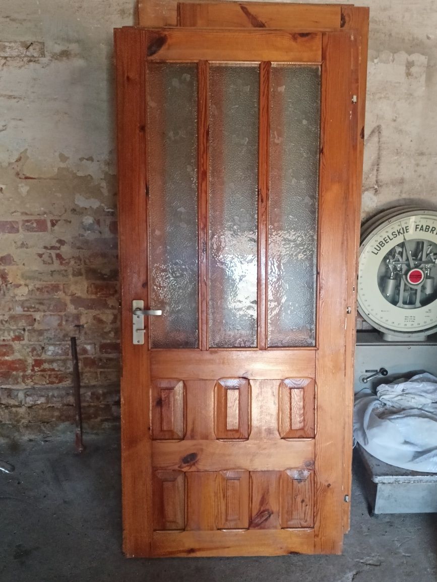 Drzwi drewniane w stylu retro