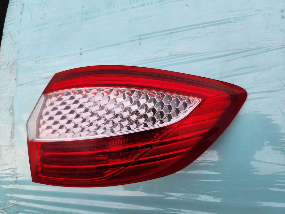 Lampa tył prawa l kombi mondeo mk4 błotnik  stan bdb