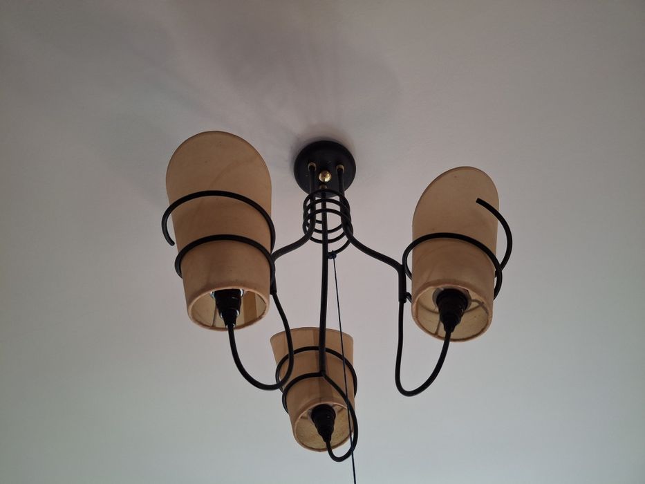 Candeeiro de tecto e dois individuais