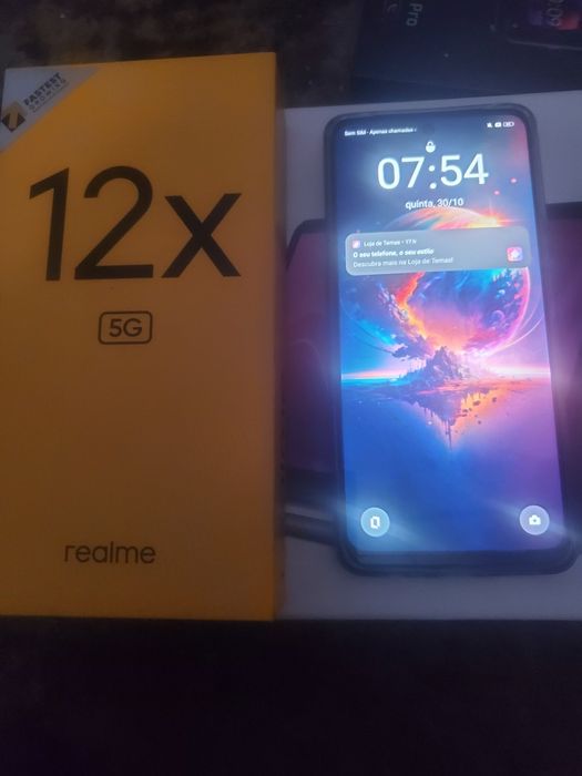 Realme 12x 5g está novo em folha