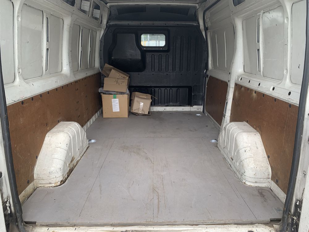 Ford Transit грузовой 3 места 2004 год