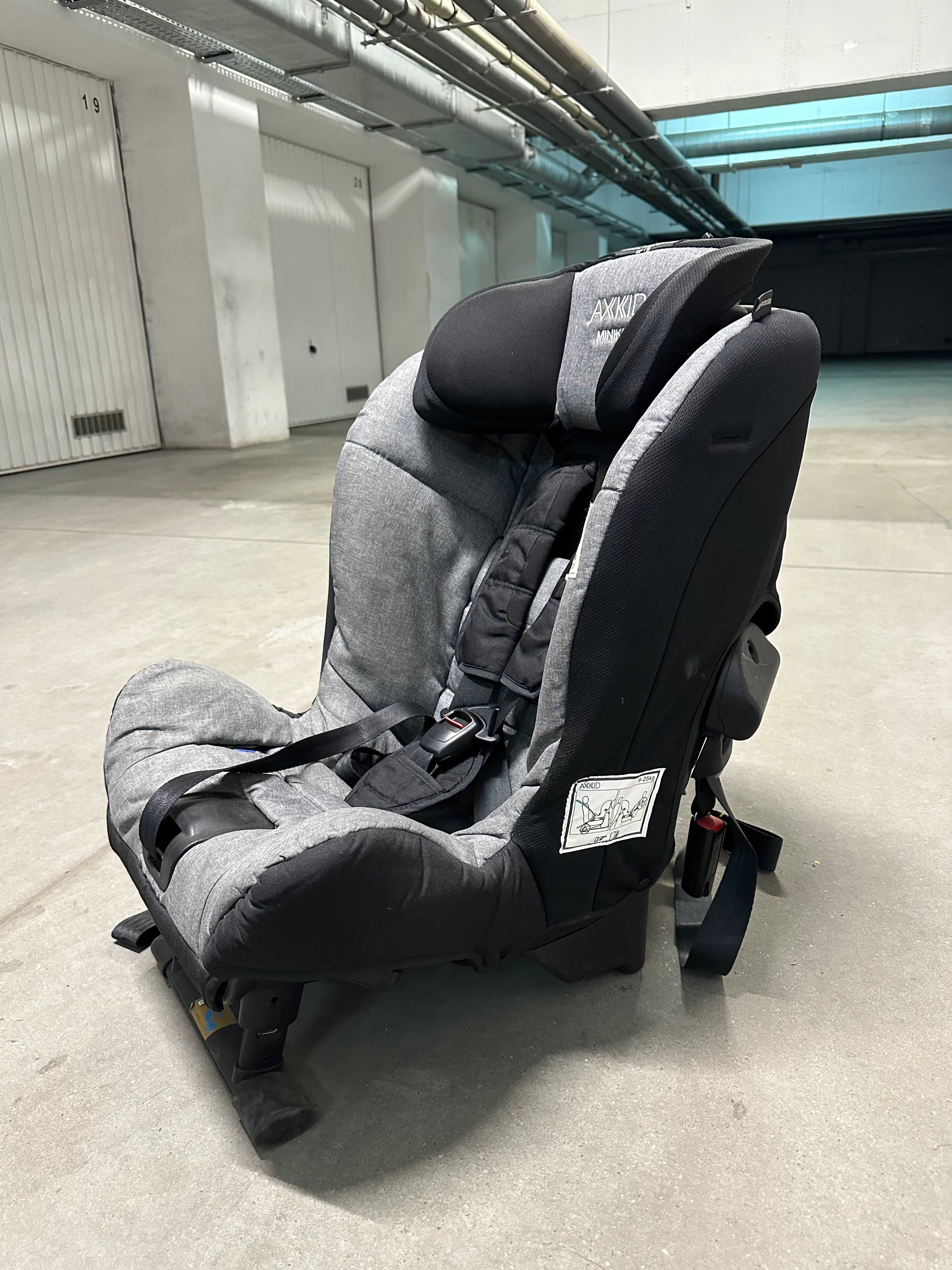 Fotelik samochodowy Axkid Minikid 9-25 kg + mata ochronna gratis