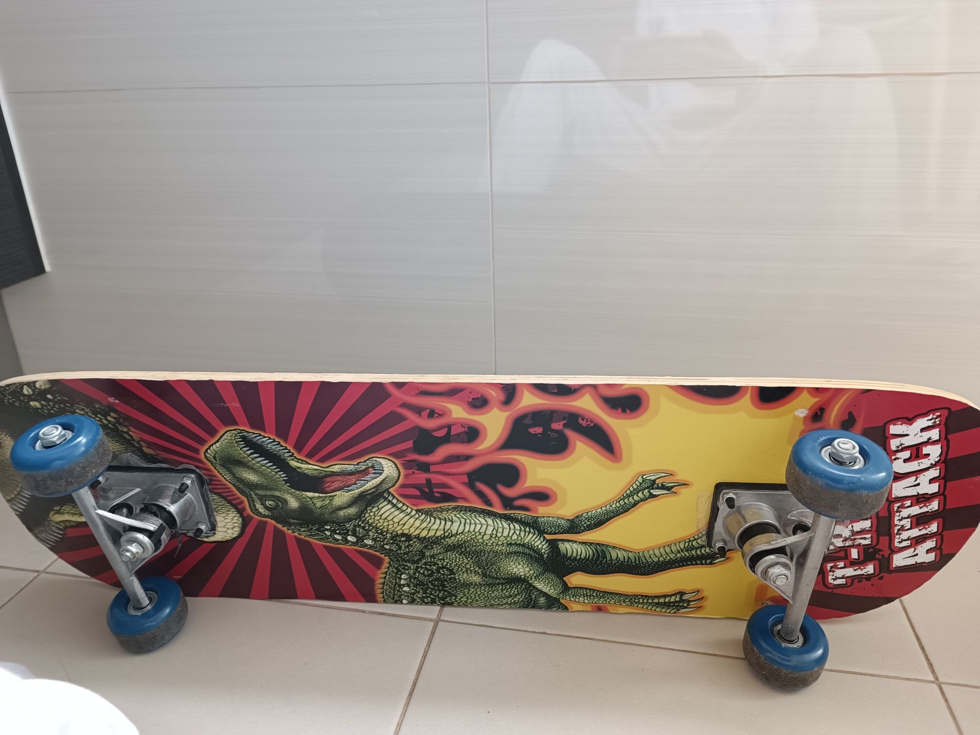 Skate criança dinossauro