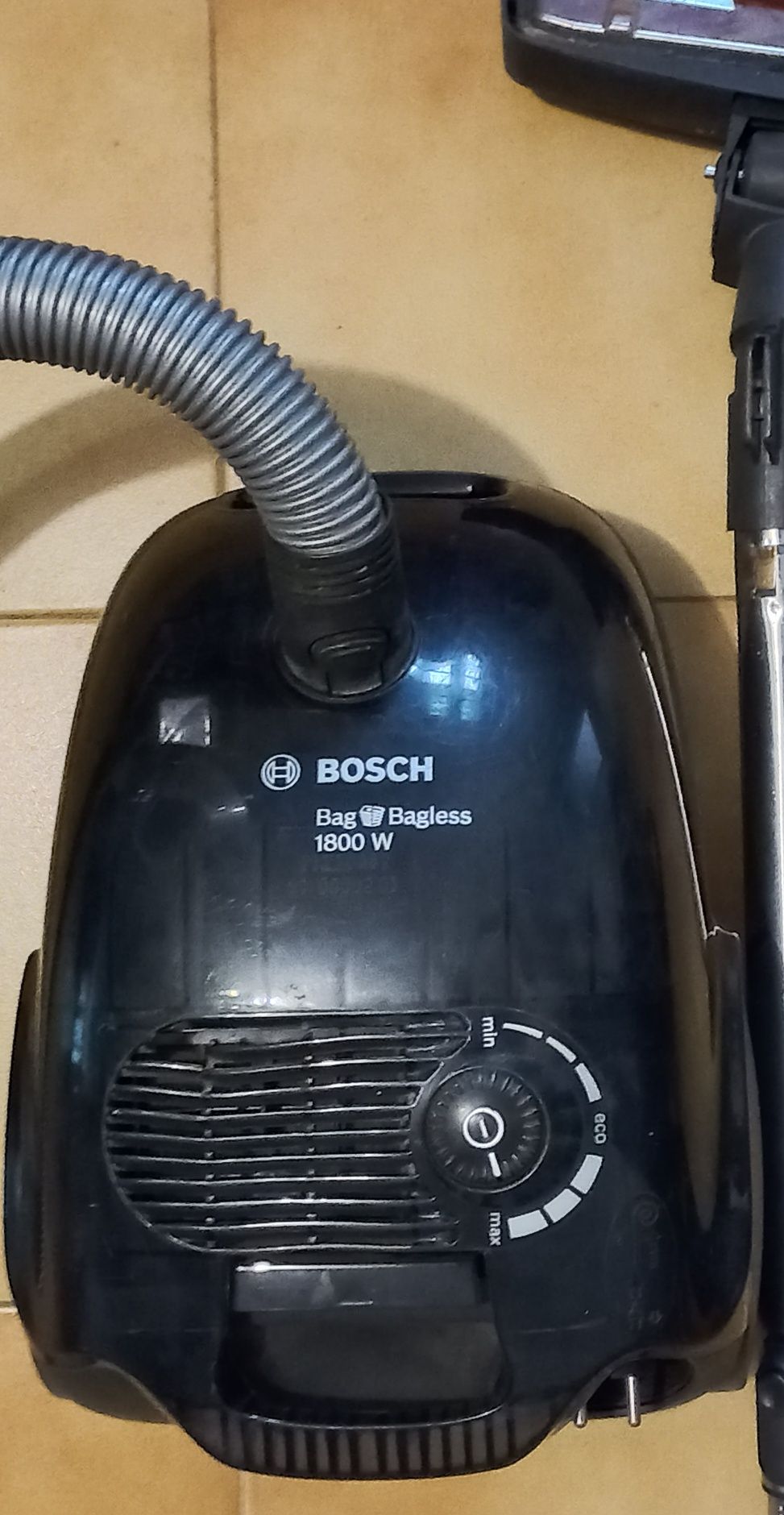 Aspirador Bosch de 1800 Watts - não necessita saco