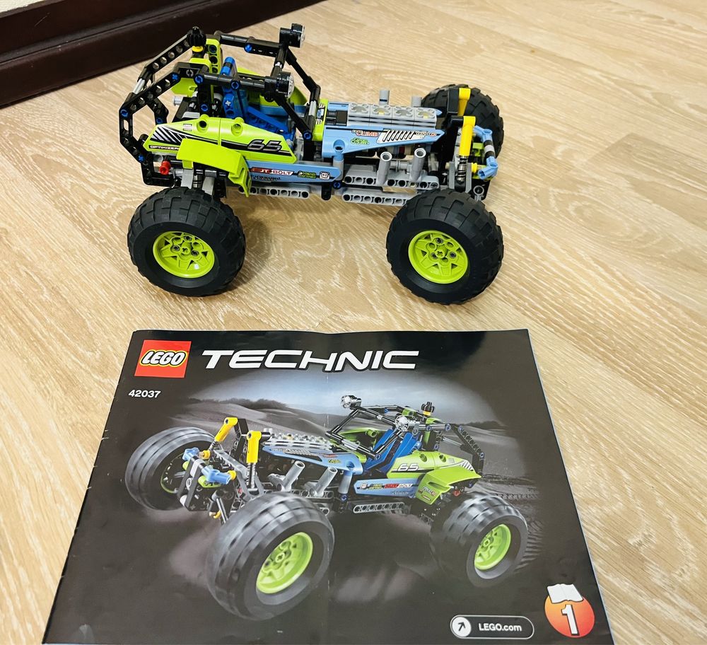 Лего техник конструктор LEGO Technic Внедорожник 42037