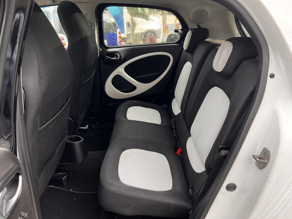 Smart forfour 1.0 - 8200€ - 90 mil kms