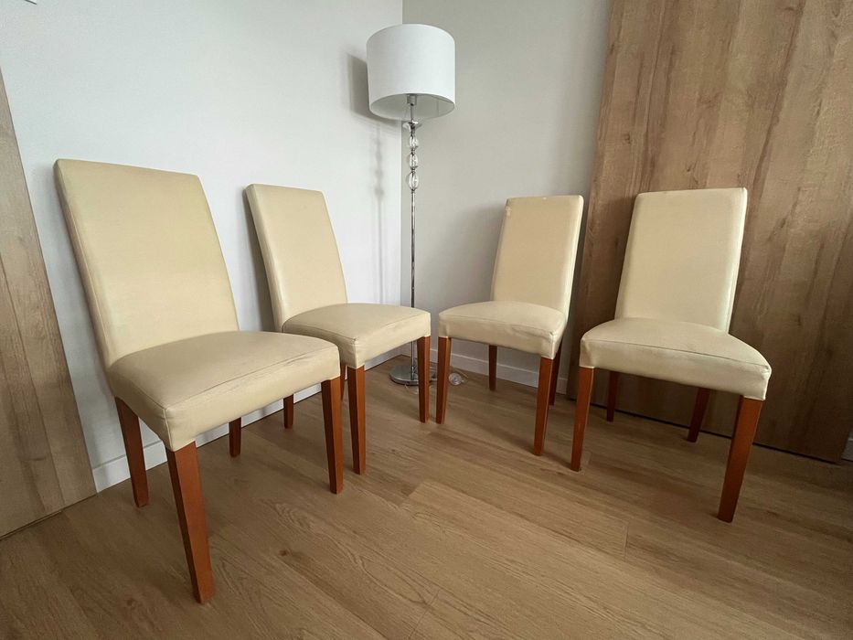 Zestaw 4 krzeseł tapicerowanych w kolorze ecru