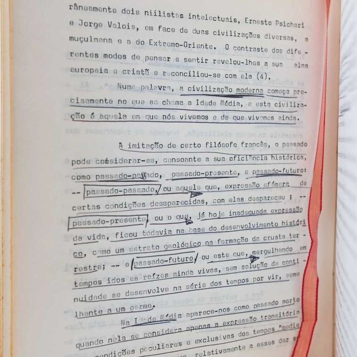 Livro "História da Cultura Medieval" FLUP 1965-66